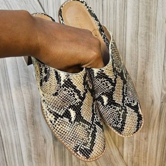 Madewell The Carey Mule in Snake Embossed Leather - Picture 11 of 16